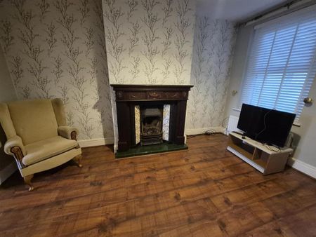 2 bedroom terraced house to rent - Photo 2