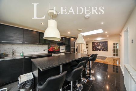 3 bedroom bungalow to rent Ripley Road, Luton, Bedfordshire, LU4 - Photo 5