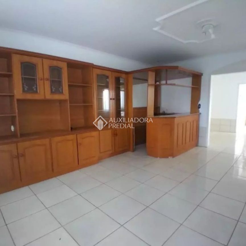Casa com 4 quartos e 200m² para alugar em Aberta dos Morros, Porto Alegre. - Photo 1