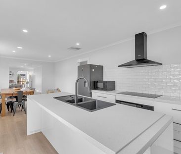 21 Kinlora Avenue, Epping VIC 3076 - Photo 5