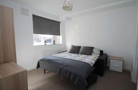 High Street, Rushden, NN10 - Photo 5