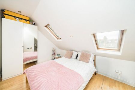 3 bedroom flat to rent - Photo 4