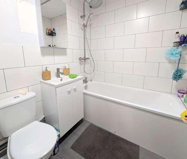 Goldsworth Park, Woking, Surrey, GU21 - Photo 3