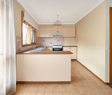 Light, Space & Easy Living in Caulfield South - Photo 4