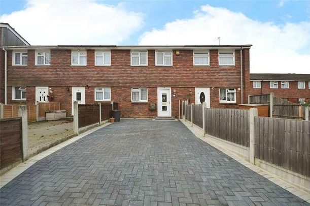 Taunton Road, Romford, Essex, RM3 - Photo 1