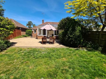 2 bedroom semi-detached bungalow to rent - Photo 4