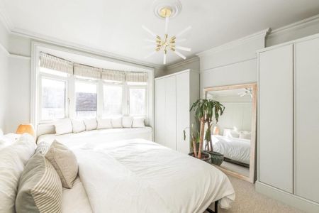 4 bedroom end of terrace house to rent - Photo 5