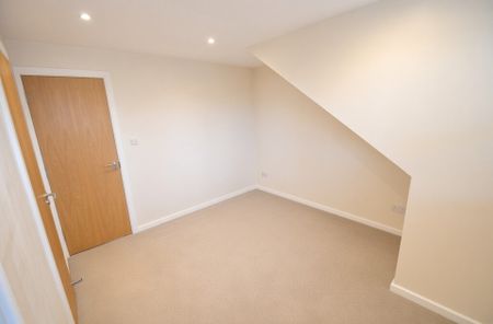 5 bedroom Semi-detached house to rent - Photo 4