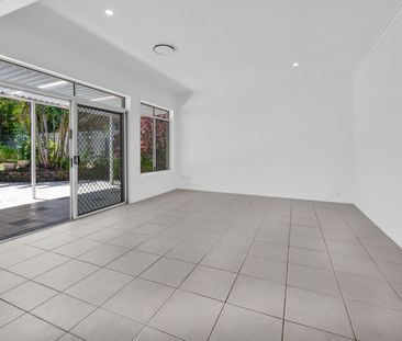 Spacious Family Home Just Metres from the Broadwater - Photo 2