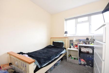 3 bedroom detached house to rent - Photo 2