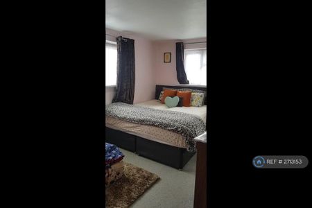 2 bedroom semi-detached house to rent - Photo 3