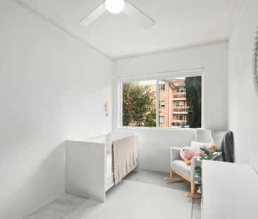 Sunny and Stylish First Floor Apartment - Photo 2