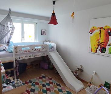 Moderne 3.5-Zimmer-Wohnung mit hochwertiger Küche und schöner Aussicht - Photo 4