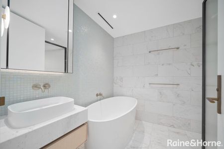 Luxury 2B apartment next to Metro station - Photo 2