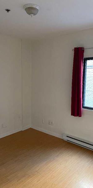 4-1/2 -90 secondes Métro du Parc / Université de Montréal Campus MIL - Photo 1