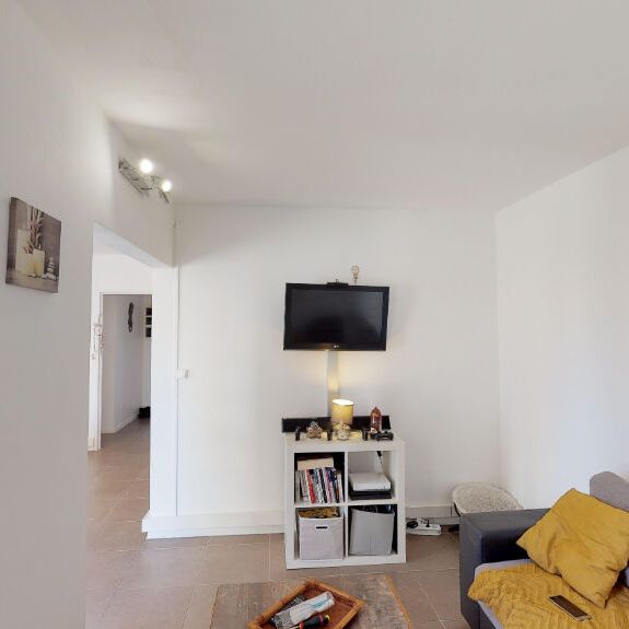 Appartement à louer - PLACE LUTON - Photo 1