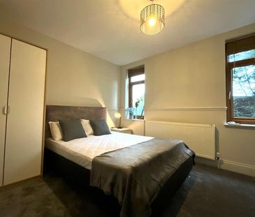 Room 2, 157 Beckett Road - Photo 1