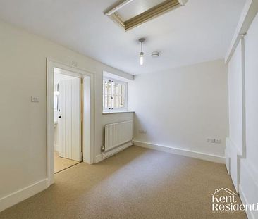 2 bed flat to rent in Deanery Gate, Rochester, ME1 - Photo 5