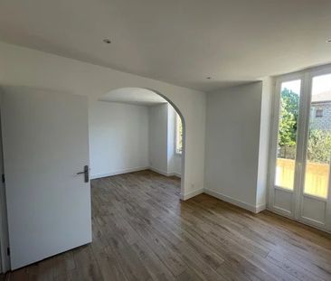 Location Appartement 2 pièces 49m² ST LAURENT DU VAR 06700 - Photo 3