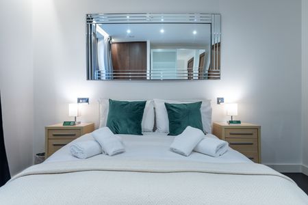 2 Bed Flat, The Embassy Suite Madeira Tower Nine, SW11 - Photo 4