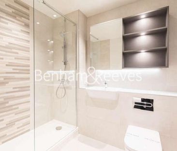 Greenleaf Walk, Southall, UB1 - Photo 3