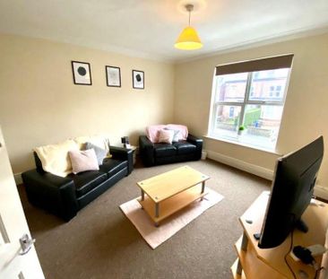 2 bedroom flat to rent - Photo 2