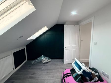Two bedroom First Floor Flat off ilford Lane- Families Only - Photo 5