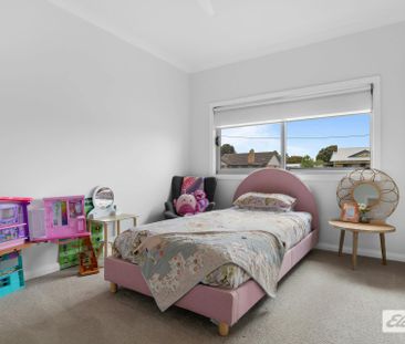 Fully Renovated, 3Br, Family Home on Large Block with Rear Access - Photo 6