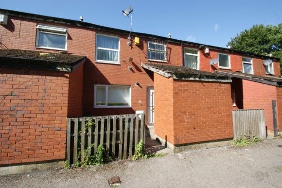 3 Bed - St Johns Close, Hyde Park, Leeds - Photo 1