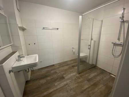 Große 2 ZKB mit Einbauküche, Gäste WC und HWR zu vermieten - Photo 5