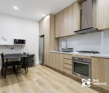 Fully renovated in central location! Furnished - Photo 1