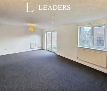 4 bedroom detached to rent The Green, March - Photo 4