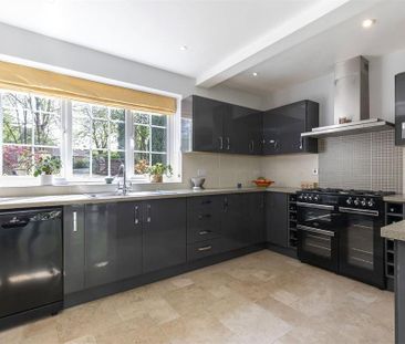 5 bedroom detached house to rent - Photo 1