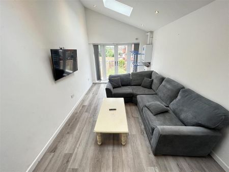 4 bedroom terraced house to rent - Photo 2