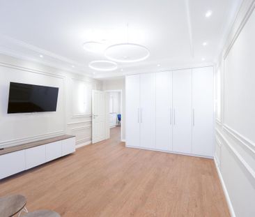 Stilvolle 2-Zimmer-Hochparterre-Wohnung mit luxuriöser Innenausstat... - Photo 1