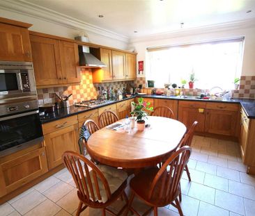 House share to rent - Photo 2