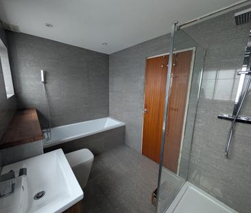 4 bedroom detached house to rent - Photo 4