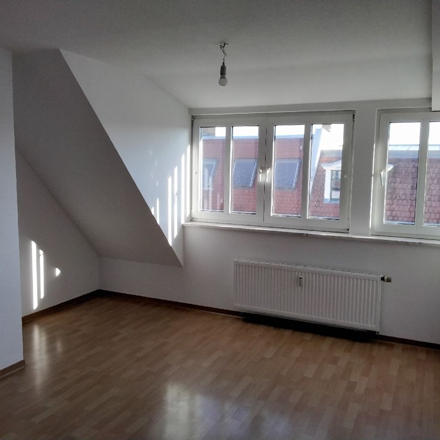 Attraktive Dachgeschosswohnung in ruhiger Lage - Foto 1