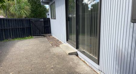 Lovely two bedroom unit - Photo 3