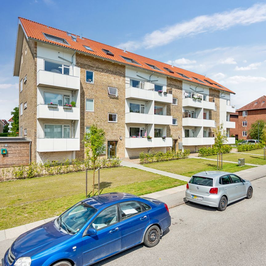 Stor 4-værelses tagbolig med privat tagterasse - Photo 1