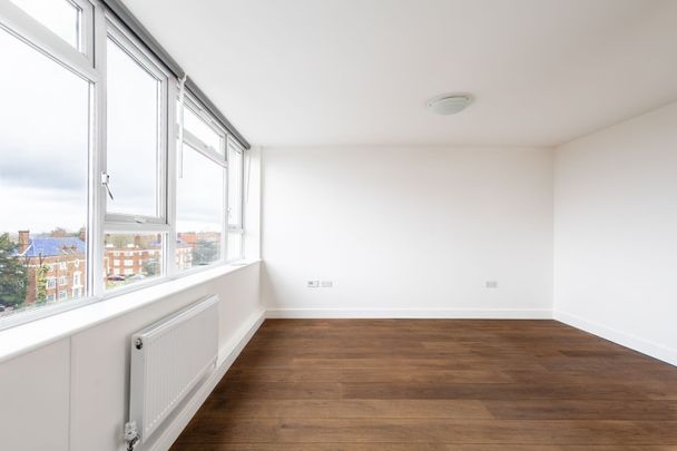 Studio Flat, Ballards Lane, N3 - Photo 1