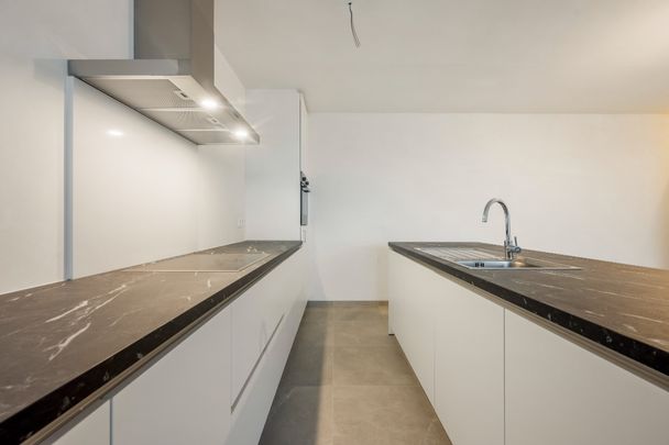 Nieuwbouwappartement met één slaapkamer en een staanplaats - Photo 1