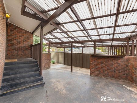 Charming Family Home - Photo 3