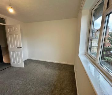 2 bedroom end of terrace house to rent - Photo 5