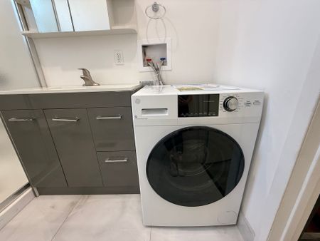 For Lease - 3254 Dundas Street, Toronto, Ontario - Photo 4