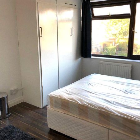 House share to rent - Photo 3