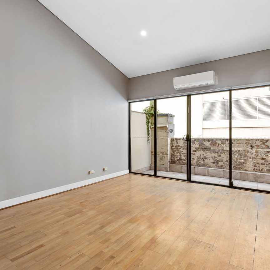 Convenient Three Bedroom Apartment in the Heart of Glebe - Photo 1