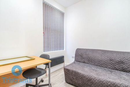 2 bed Flat for Rent - Photo 4