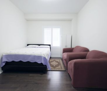 For Lease - 327 Northglen Blvd Boulevard, Clarington, Ontario - Photo 6