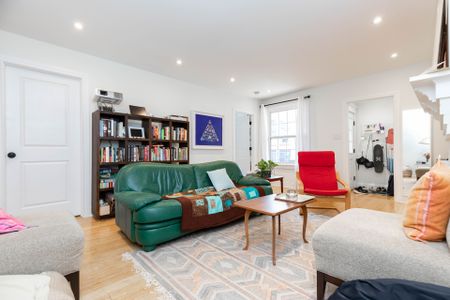 For Lease - 2338 1/2 Queen Street Unit# Main, Toronto, Ontario - Photo 3